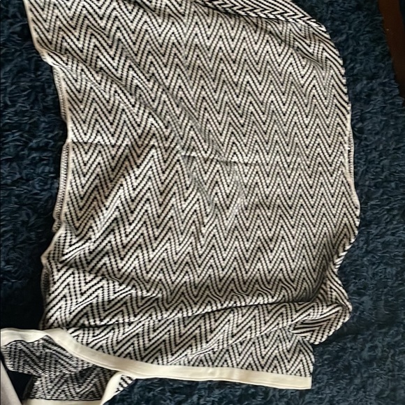 Chevron Pattern Contrast Trim Poncho Sweater XL - Picture 6 of 7